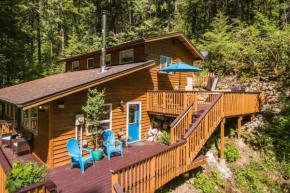 Glacier Hideaway - Mt Baker Cabin - AC, Hot Tub, BBQ, Hiking, WiFi